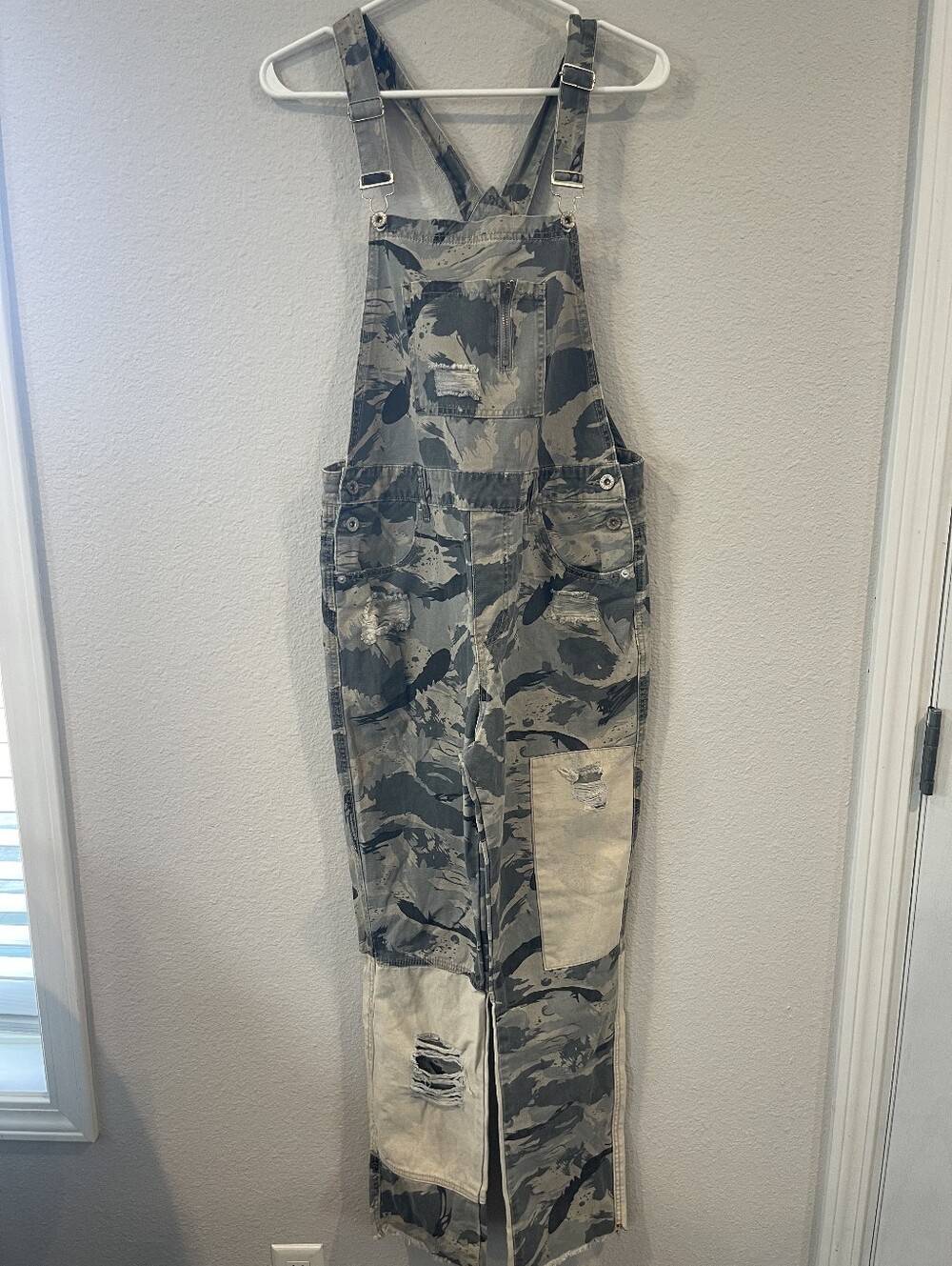 POL Womens 100% Cotton Green Camo Cream Patchwork Distressed Straight Jumpsuit M - Picture 1 of 4